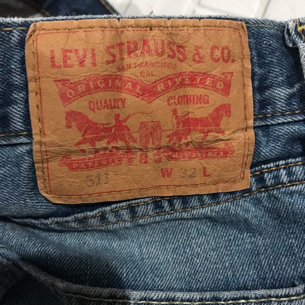 Levi’s Distressed Denim Shorts Sz W32 (Y10) - Picture 3 of 4